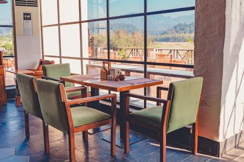 Εστιατόριο ή άλλο μέρος για φαγητό στο Manu Maharani Resort