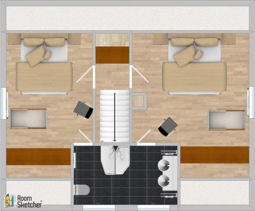 Cette chambre est aménagée sur un étage avec 2 lits. dans l'établissement Ferienhaus-Meereslust, à Petersdorf auf Fehmarn