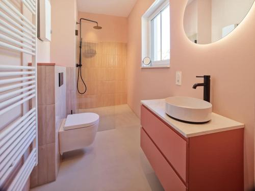 a bathroom with a sink and a toilet and a mirror at Style pur: Designer-Wohnung in Top-Lage! in Wittlich