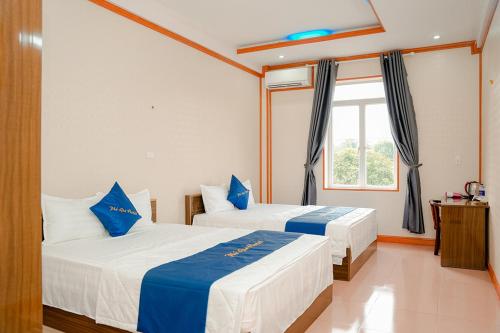 a hotel room with two beds and a window at PHU GIA HOTEL - KHÁCH SẠN BẮC NINH 