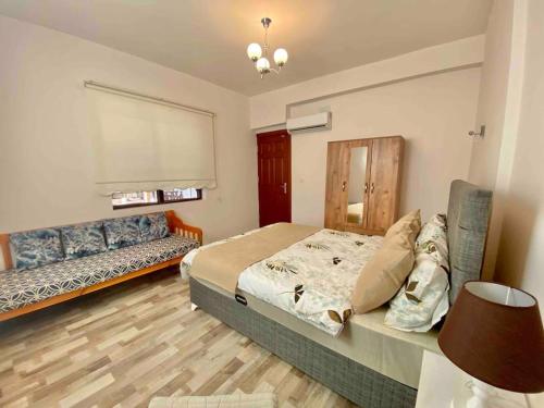 Giường trong phòng chung tại Necip Bey Elegant Villa