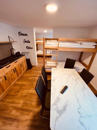 Letto o letti in una camera di PJagodic Hotel Cerklje - 5min to Airport
