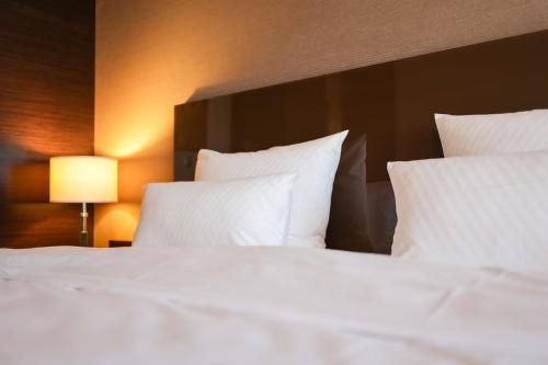 Postel nebo postele na pokoji v ubytování l'Arrivée Hotel & Spa