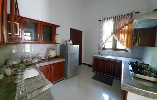 Η κουζίνα ή μικρή κουζίνα στο Cinnamon Avenue Villas- Negombo - Sri Lanka