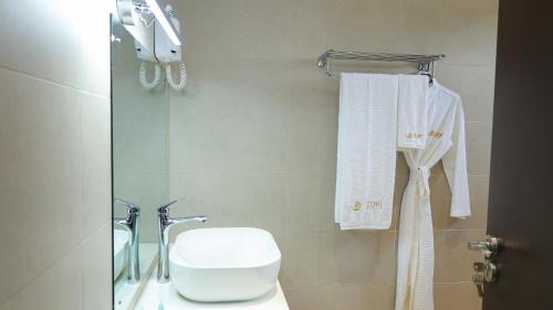 Ein Badezimmer in der Unterkunft Zuri Place Hotel Limited
