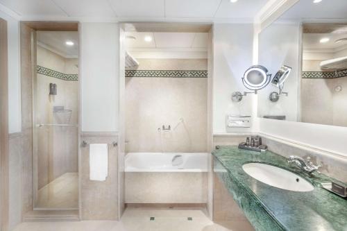 Ένα μπάνιο στο Steigenberger Nile Palace Luxor - Convention Center