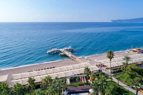 een luchtzicht op een pier op het strand bij Seven Seas Hotel Life - Ultra All Inclusive & Kids Concept in Kemer