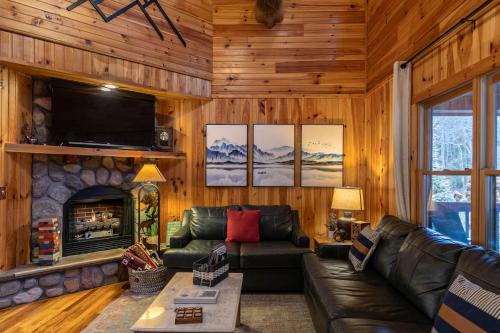 Χώρος καθιστικού στο Riverbend Retreat