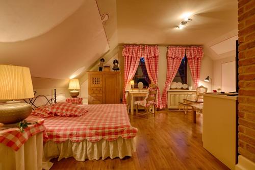 a bedroom with a bed with a red and white blanket at Villa Rosa in Dunajská Streda