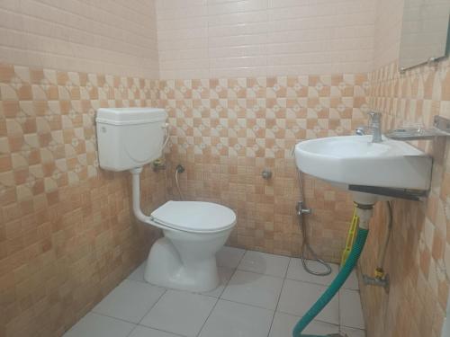 a bathroom with a toilet and a sink at Ram Madaiya Home stay in Faizābād