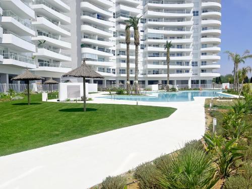 Global Vacacional, Apartamento con terraza y vistas al mar y a la montaña