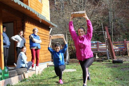 a group of people exercising in a yard at Natural e Simplu in Petroşani