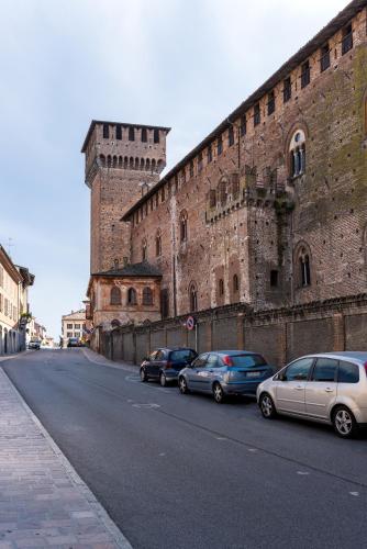 Fotografie z fotogalerie ubytování Al Castello di Leonardo v destinaci SantʼAngelo Lodigiano