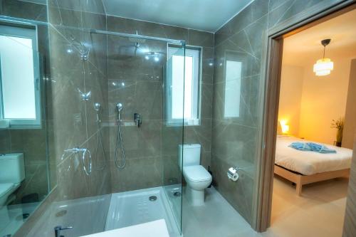 Koupelna v ubytování Spacious, bright & modern 3 bedrooms, balcony APIC1-1