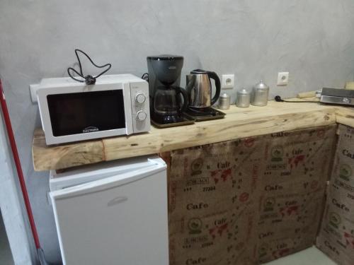 a microwave sitting on top of a counter at LES ANGES in Covelo