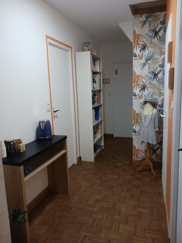 an empty room with a desk and a closet at chambres d'hôtes du clos du roi in Pontorson