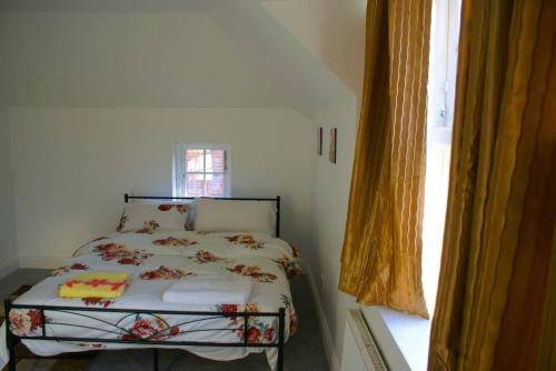 a bedroom with a bed and a window at Inviting Relaxing 2-Bed House-Hampstead-London in London