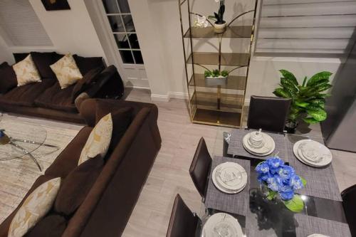 O zonă de relaxare la Inviting Relaxing 2-Bed House-Hampstead-London