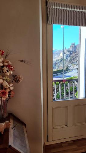 Gallery image of Cretallaz - Rustic house in strategic location with castle view, free parking and WiFi in Saint-Pierre