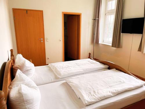 Ένα ή περισσότερα κρεβάτια σε δωμάτιο στο Hotel Fokus