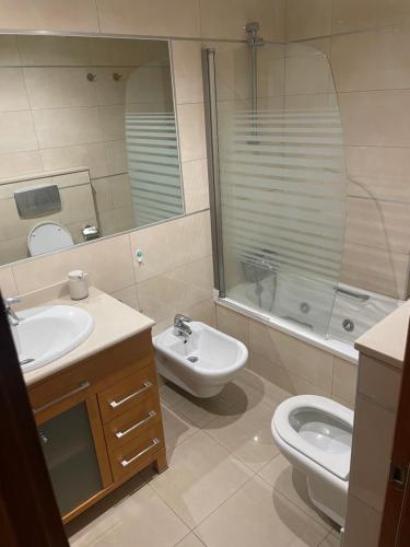 a bathroom with a sink and a toilet and a mirror at Apartamento en Plaza del Charco in Puerto de la Cruz