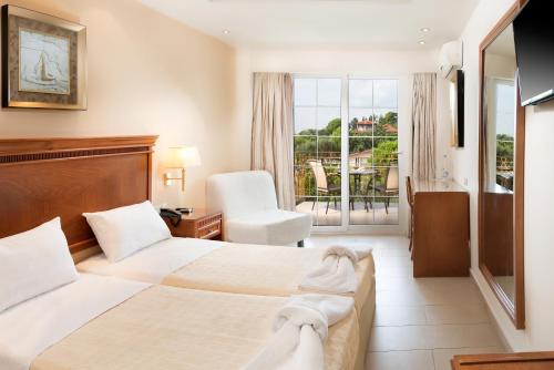Cama o camas de una habitación en Avalon Palace Hotel