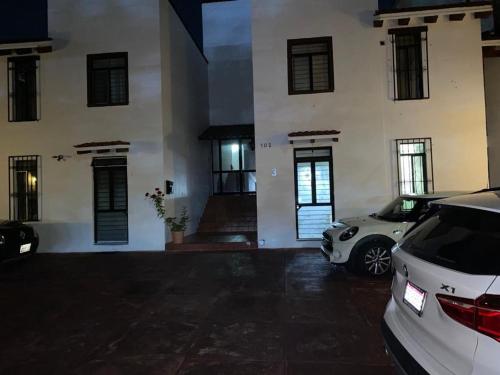 a white car parked in front of a house at Cómodo departamento en Naciones unidas in Guadalajara