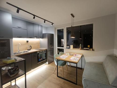 Ett kök eller pentry på Кокетен апартамент VeRa Suite