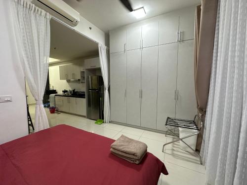 Kuchyň nebo kuchyňský kout v ubytování Kyra Homestay Centrus SOHO Cyberjaya *wifi and pool*