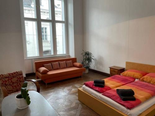 a bedroom with a large bed and a couch at Geräumige Altbauwohnung im Zentrum in Graz