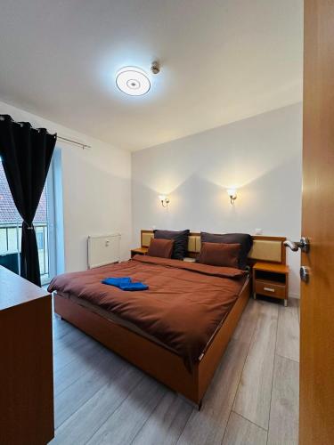 Postel nebo postele na pokoji v ubytování Aura centrum