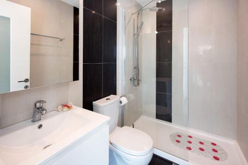 a bathroom with a toilet and a sink and a shower at Cp 5 Bedrooms NL Villas Lucas Clara Pyrgi in Pyrgi