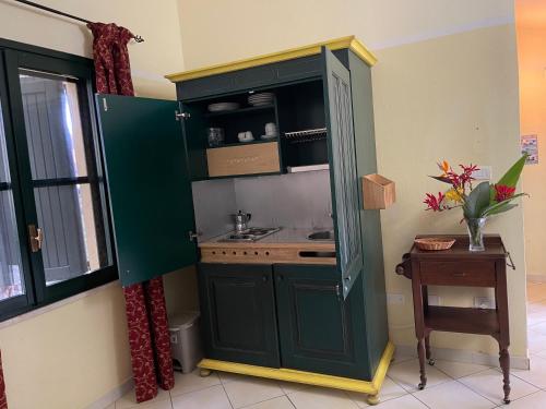 Dapur atau dapur kecil di Ala Birdi Residence