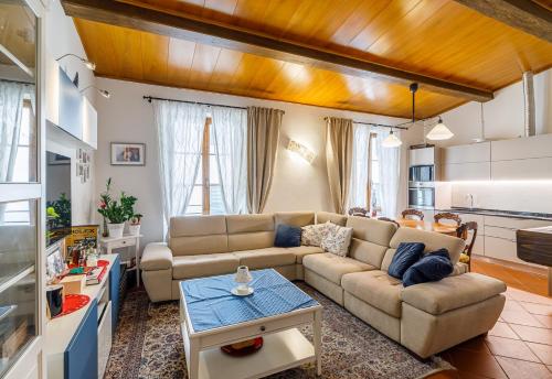 a living room with a couch and a table at Haggi’s Residence in Florence