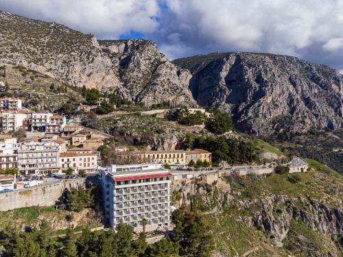 Nespecifikovaný výhled na hory nebo výhled na hory při pohledu z hotelu