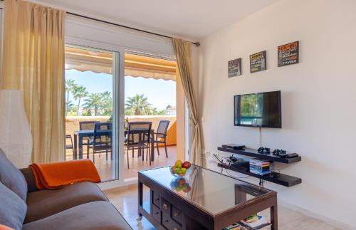 Fantastic Apartment 80m from the Beach!