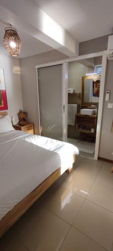 Una cama o camas en una habitación de CLEMARA EVASION