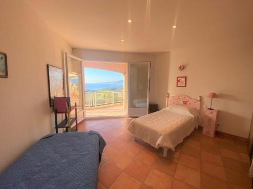 Giường trong phòng chung tại VILLA 5 pièces 8 couchages PORTICCIO