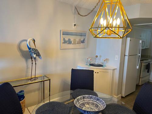 Η κουζίνα ή μικρή κουζίνα στο Coastal Condo on the beach at Ocean Trillium #501