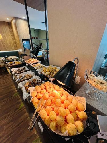 a buffet line with many different types of food at Transamerica Belo Horizonte Lourdes in Belo Horizonte
