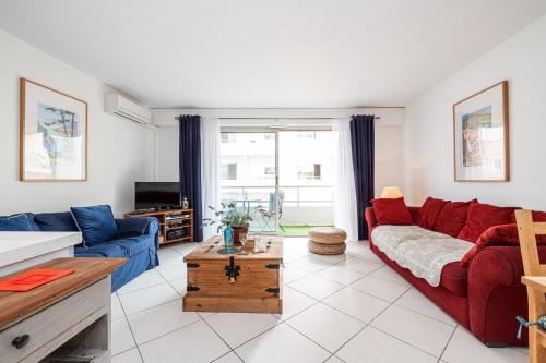 NEW 2 bed apt in Antibes, 5 min walk to the Beach