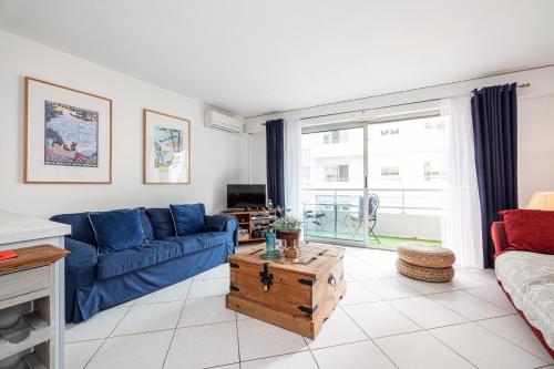 NEW 2 bed apt in Antibes, 5 min walk to the Beach