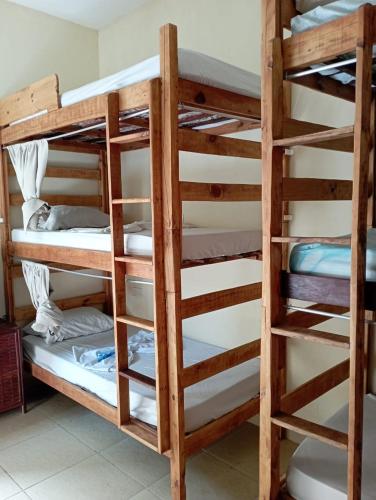 Ένα ή περισσότερα κρεβάτια σε δωμάτιο στο Hostel Sol da Barra