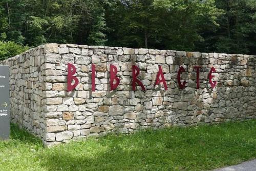 a stone wall with the words britania written on it at Chalet Au bois du Haut Folin in Saint-Prix
