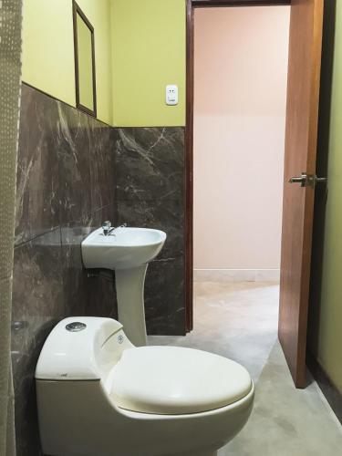 a bathroom with a toilet and a sink at Casa - Hospedaje Munay Ki - Yoga - in Pisco
