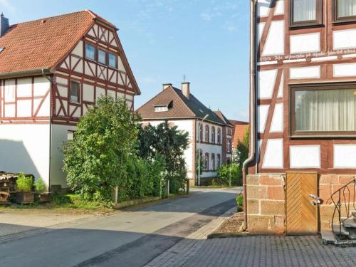 an empty street in a town with houses at Oude Pastorie en Dorpsschool Netze-Waldeck in Netze