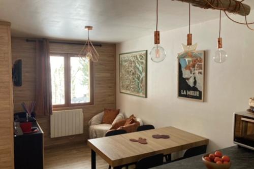 Photo de la galerie de l'établissement 40m with garden and nice view on the valley, au Monêtier-les-Bains