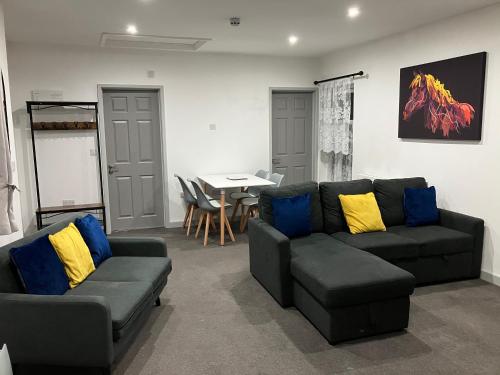 Photo de la galerie de l'établissement Lancing Apartments 2 Bedrooms, Sleeps 5 to 6 First floor Slough M4 Legoland, à Slough