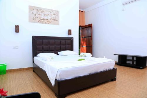 a bedroom with a large bed in a room at River Edge Yala in Tissamaharama