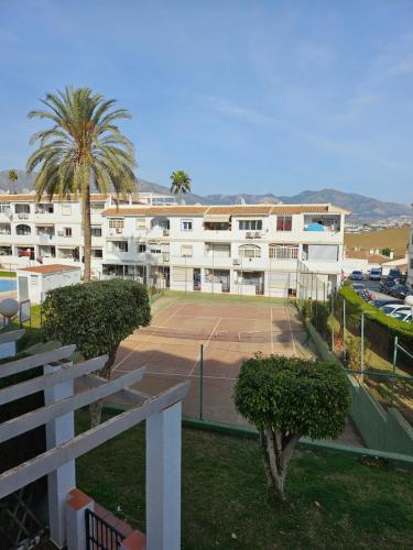 Apartamento en Mijas con Terraza, capacidad para 5 personas con piscina de temporada hasta 31 de agosto